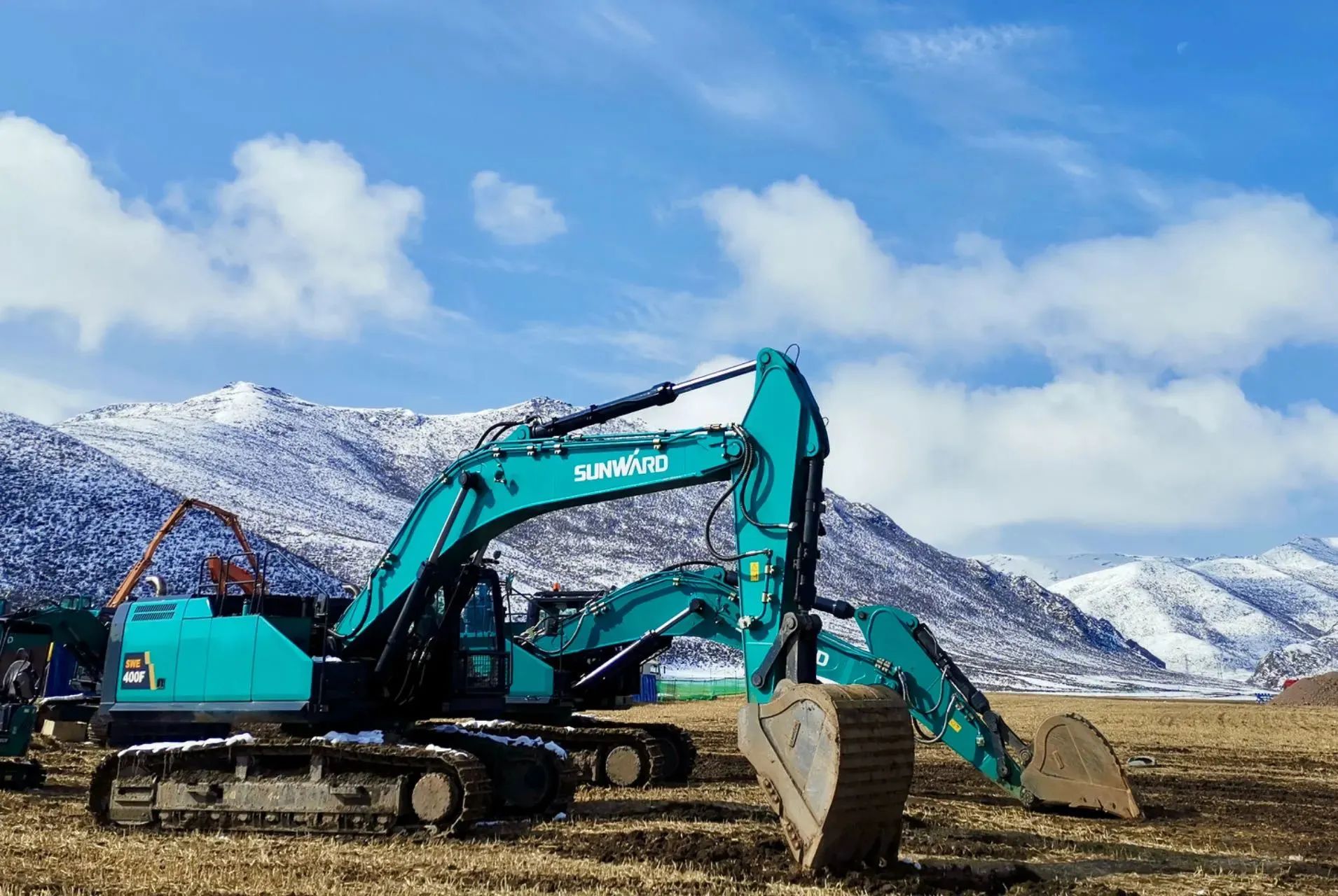 口碑超贊！山河智能SWE400F挖掘機榮獲工程機械明星產品大獎