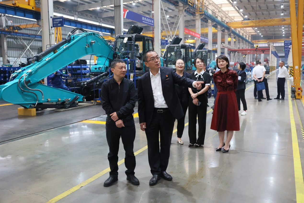 國家稅務總局征管和科技發展司調研山河智能