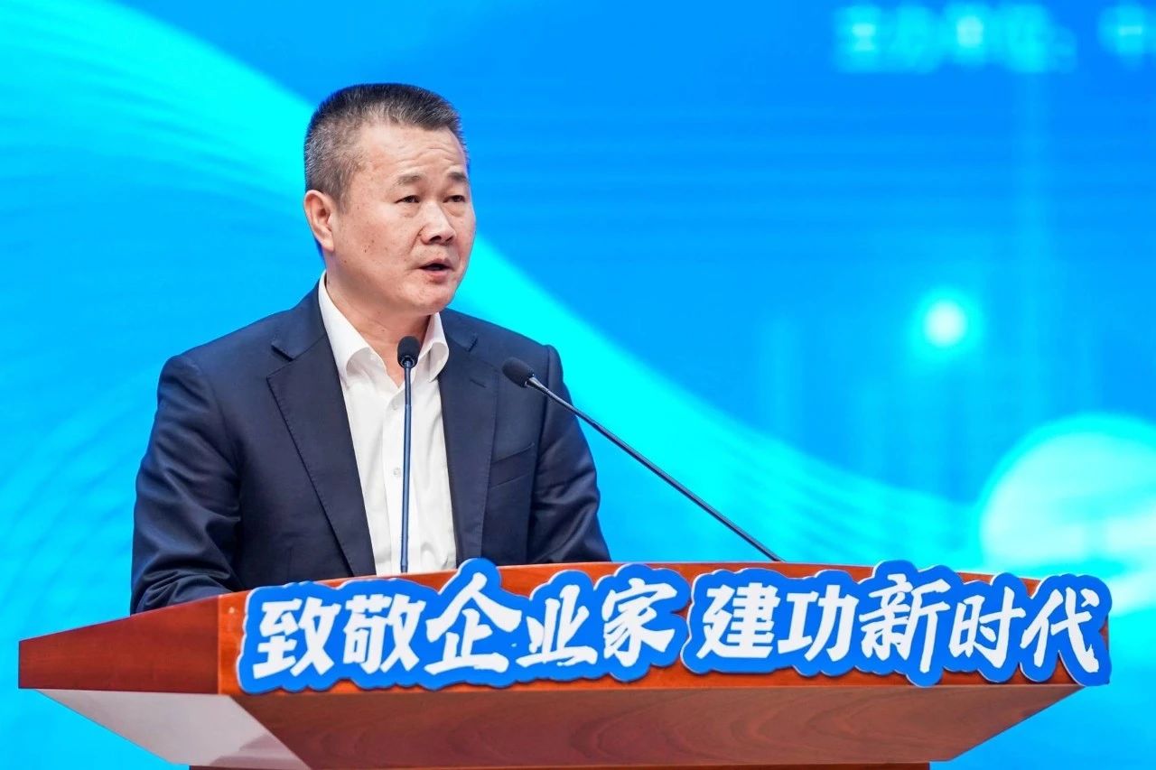 山河智能總經理夏志宏榮獲長沙經開區“功勛企業家”榮譽稱號