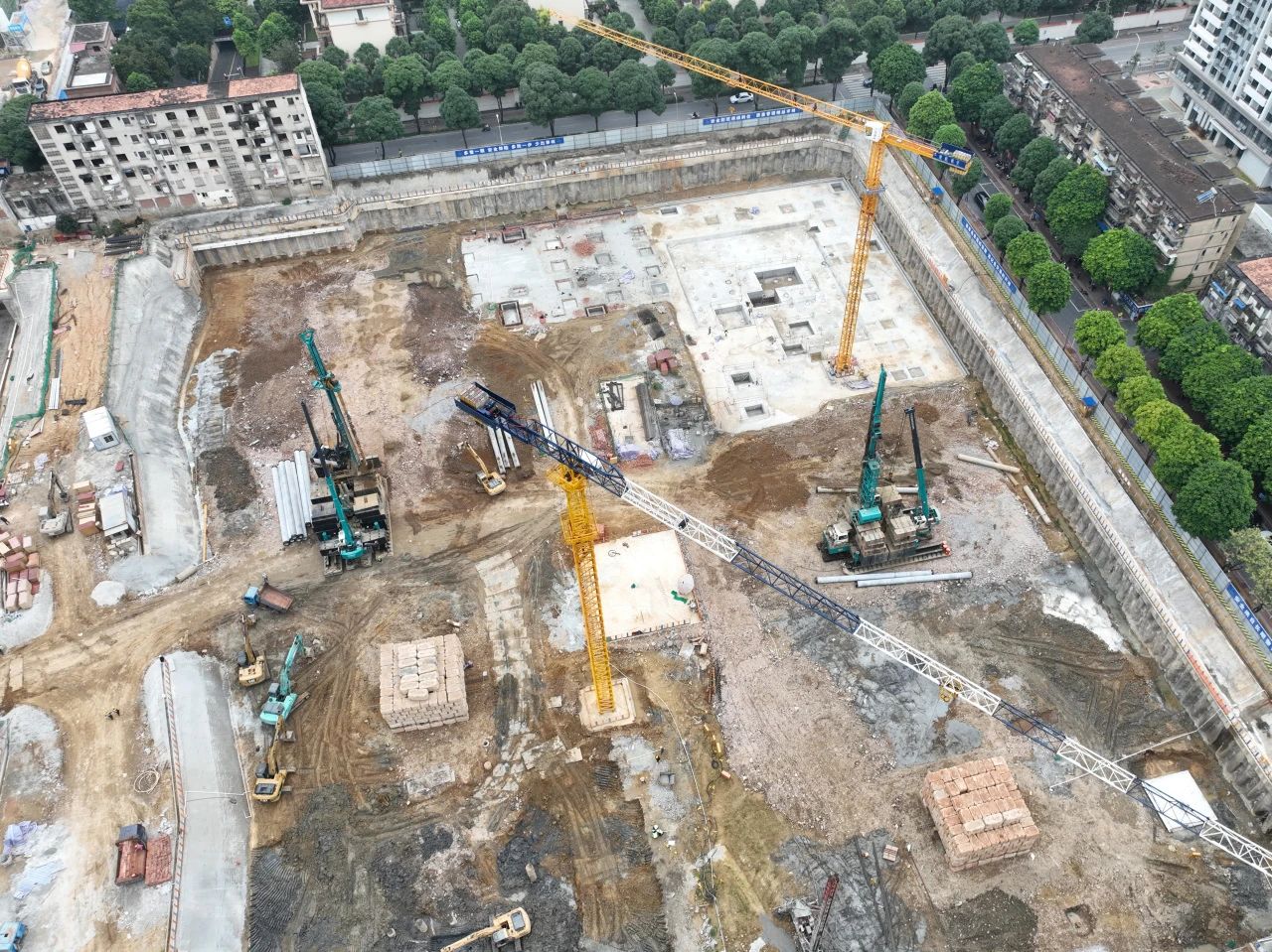 “綠巨人”顯神威！山河智能引孔式靜力壓樁機助建“綠城”南寧民生項目