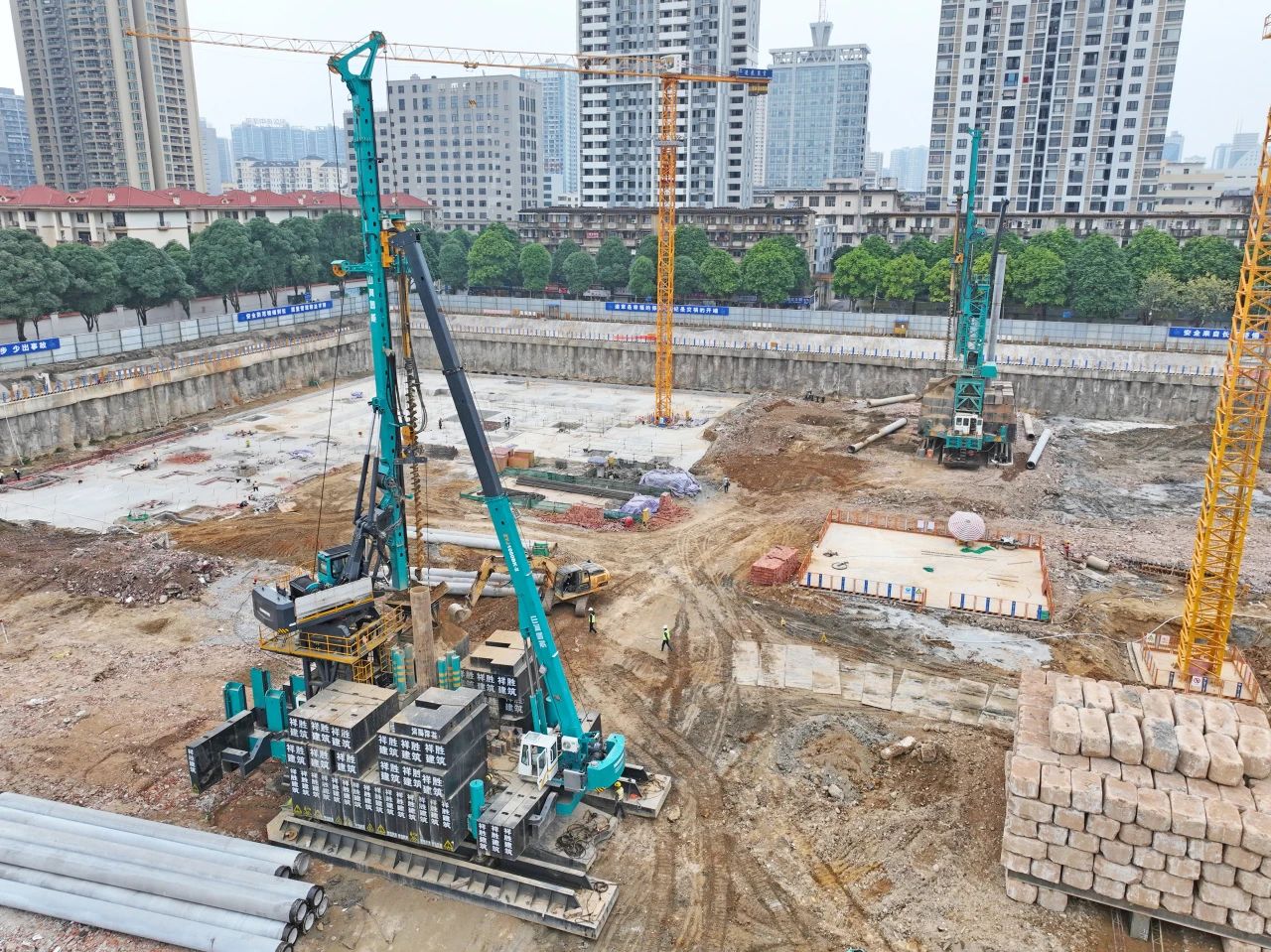 “綠巨人”顯神威！山河智能引孔式靜力壓樁機助建“綠城”南寧民生項目