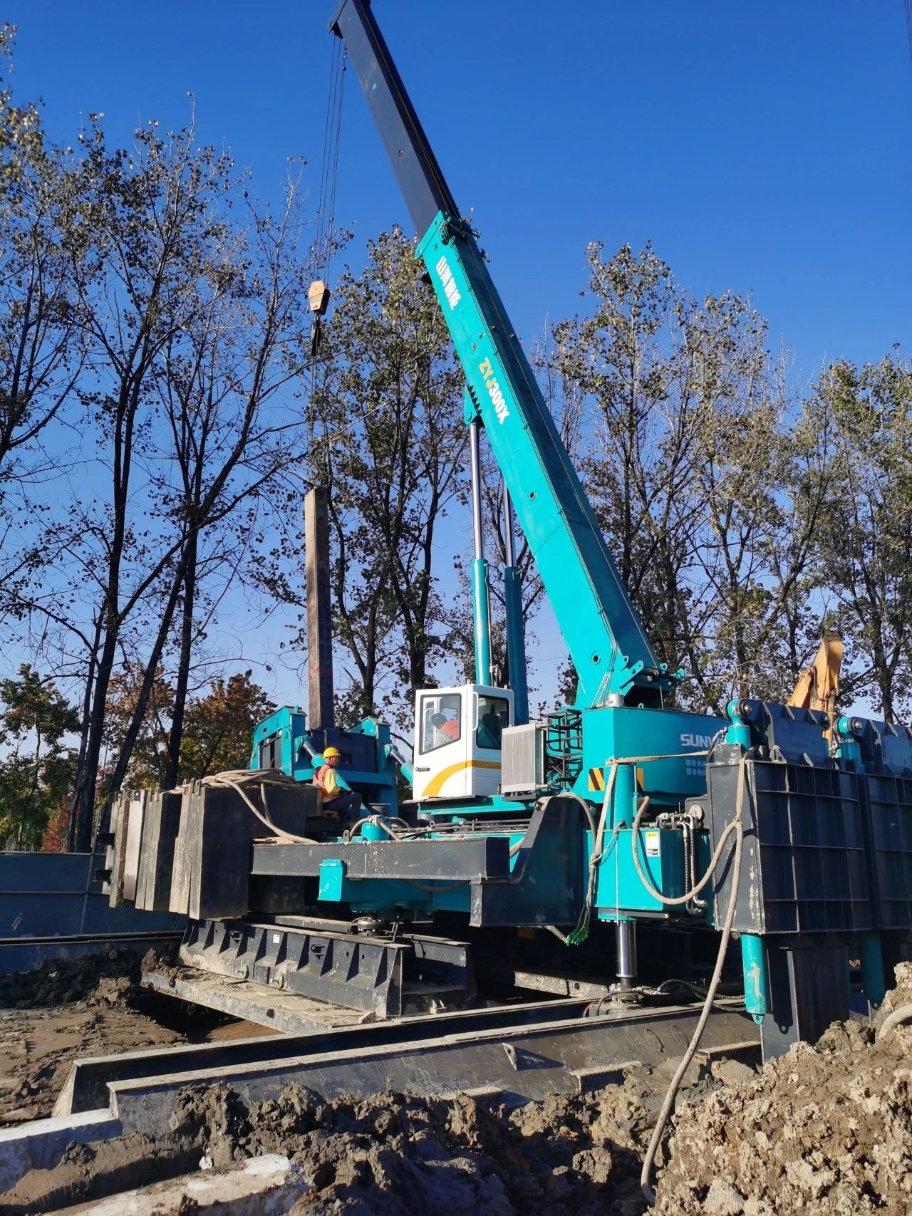 “山河綠”閃耀西子湖畔！山河智能ZYJ300X斜樁壓樁機強勢來襲