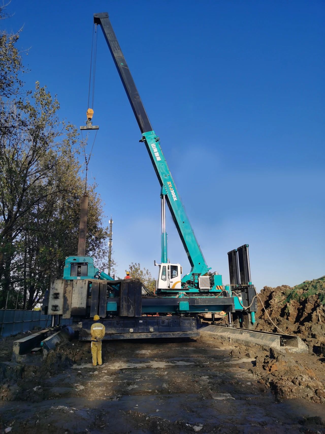 “山河綠”閃耀西子湖畔！山河智能ZYJ300X斜樁壓樁機強勢來襲