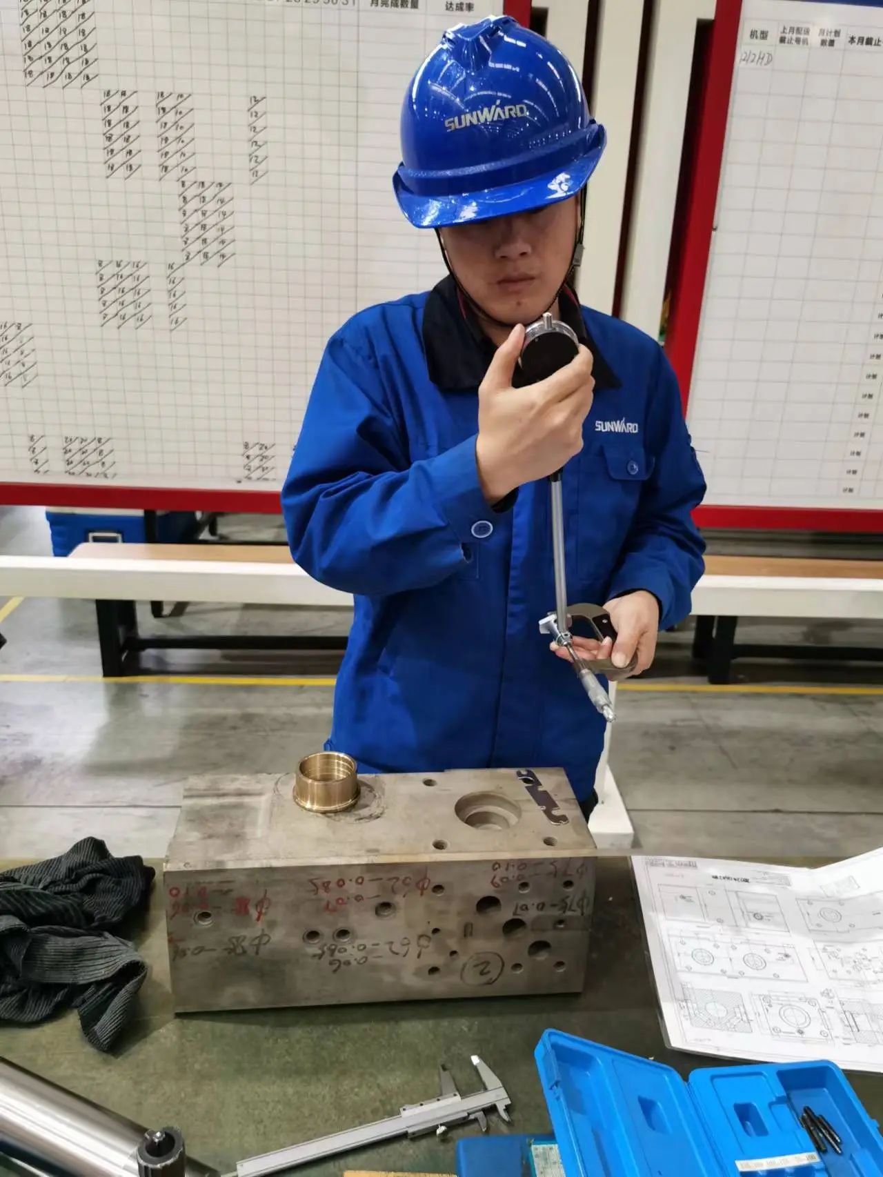 看山河工匠們如何用一雙巧手“拿捏”工作、創造“奇跡”