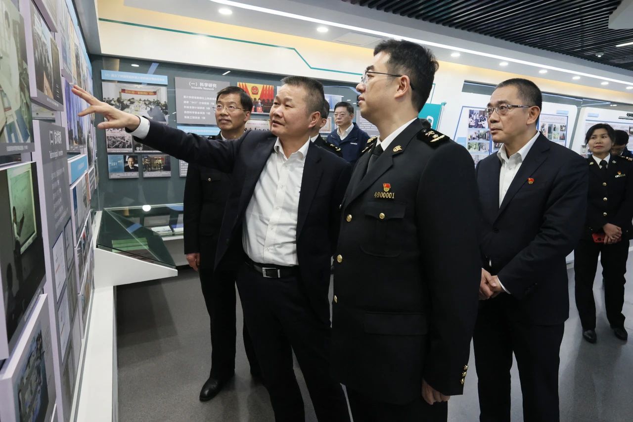 長沙海關黨委書記、關長沈大為調研山河智能