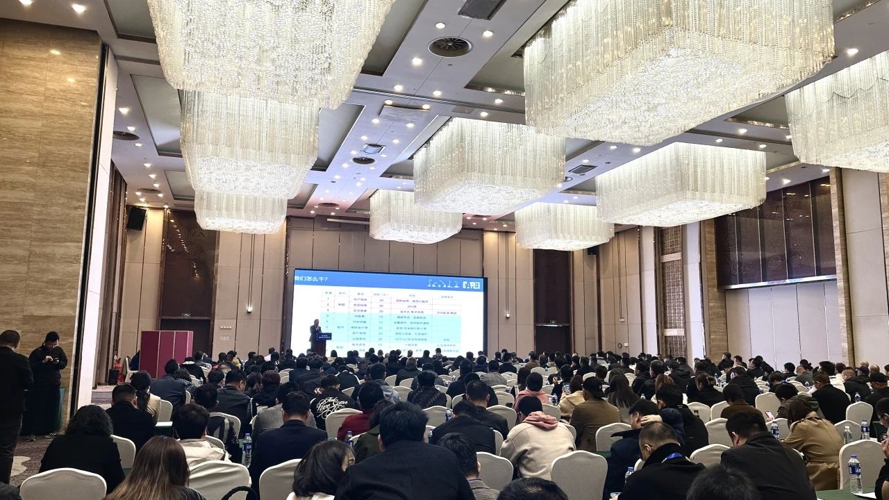 “爆品”來襲，簽單不斷！ 山河智能盛裝亮相第八屆全國高空作業平臺租賃大會