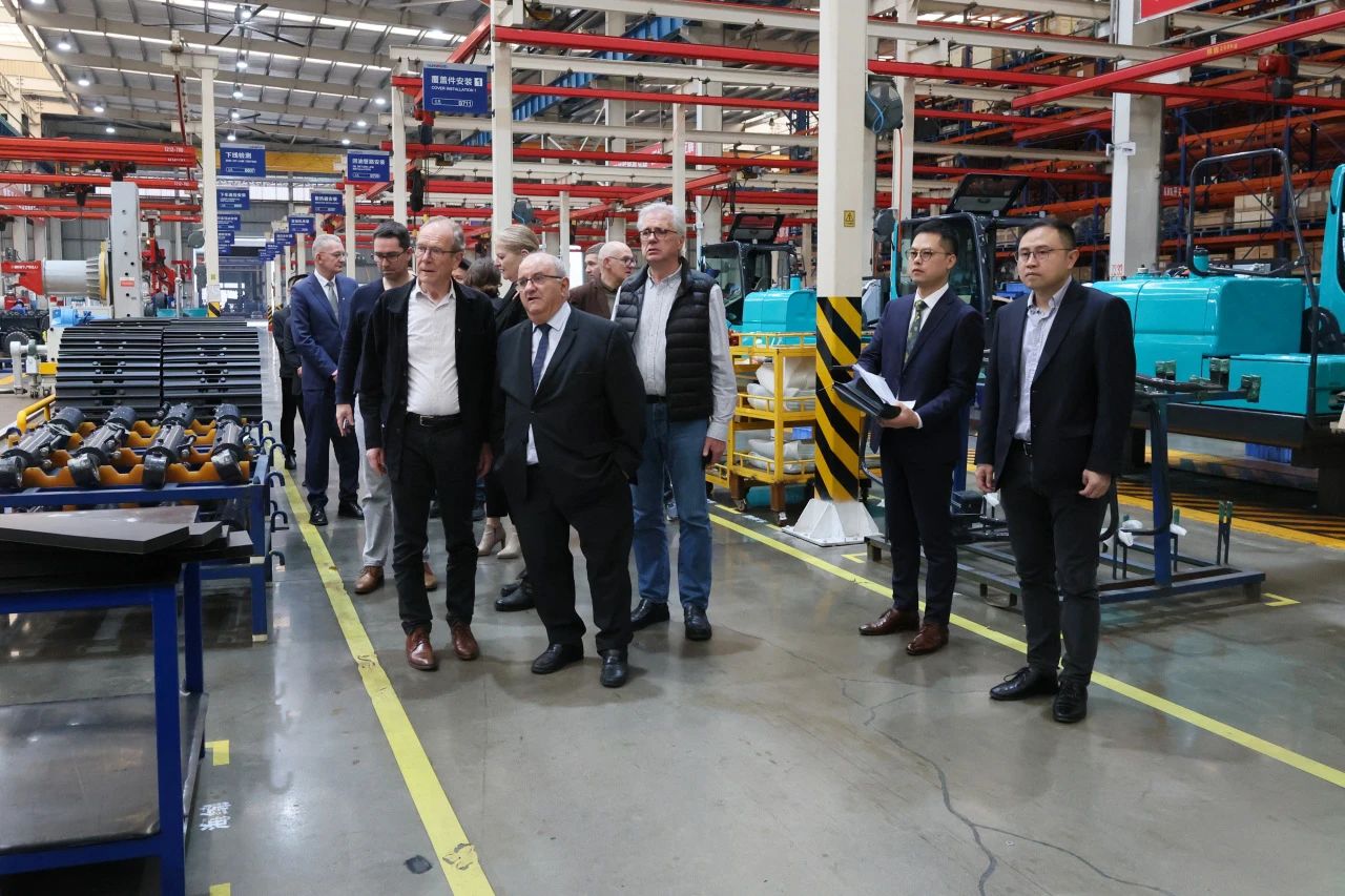 蒙達爾紀市代表團一行考察山河智能