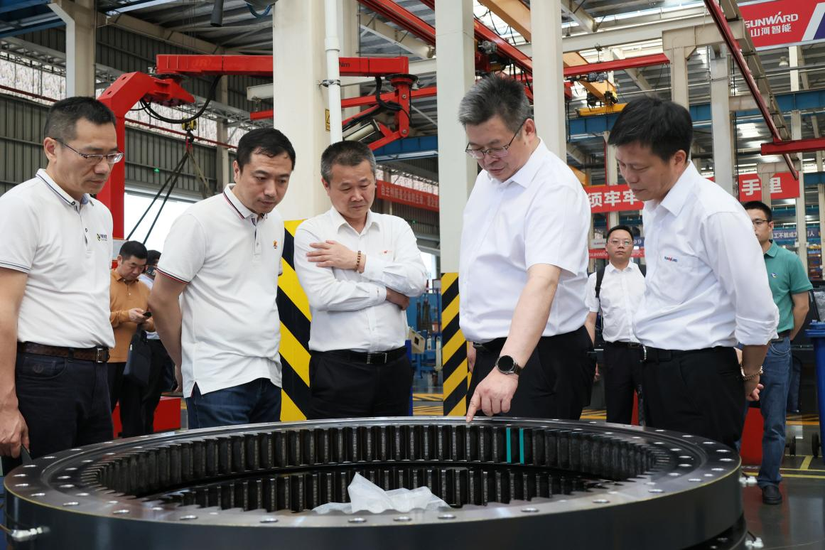 湖南鋼鐵集團黨委書記、董事長李建宇到山河智能調研交流