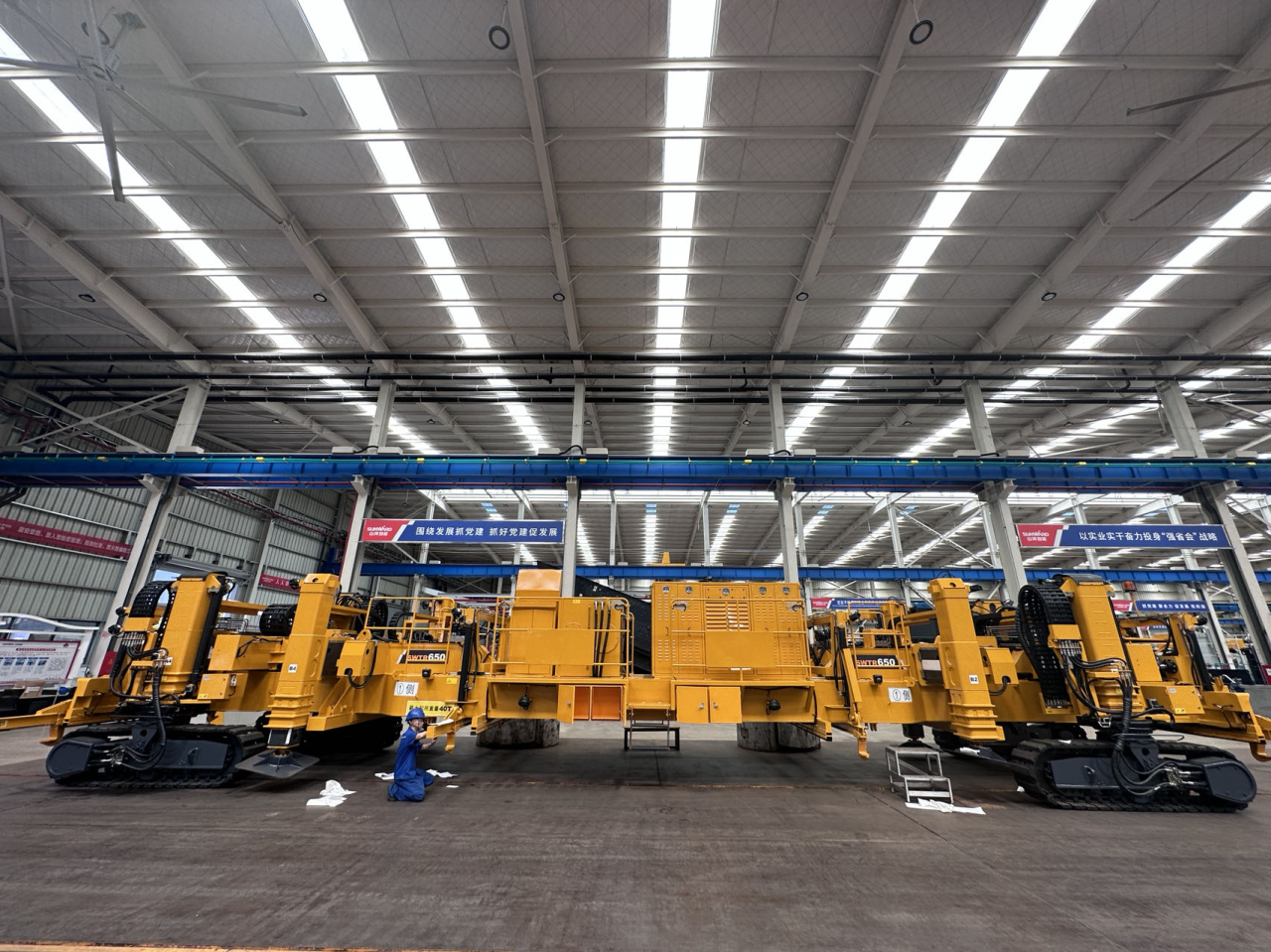 CPH-30J道岔鋪換機組全球發布！山河智能與寶雞中車時代共繪鐵路裝備新篇章！