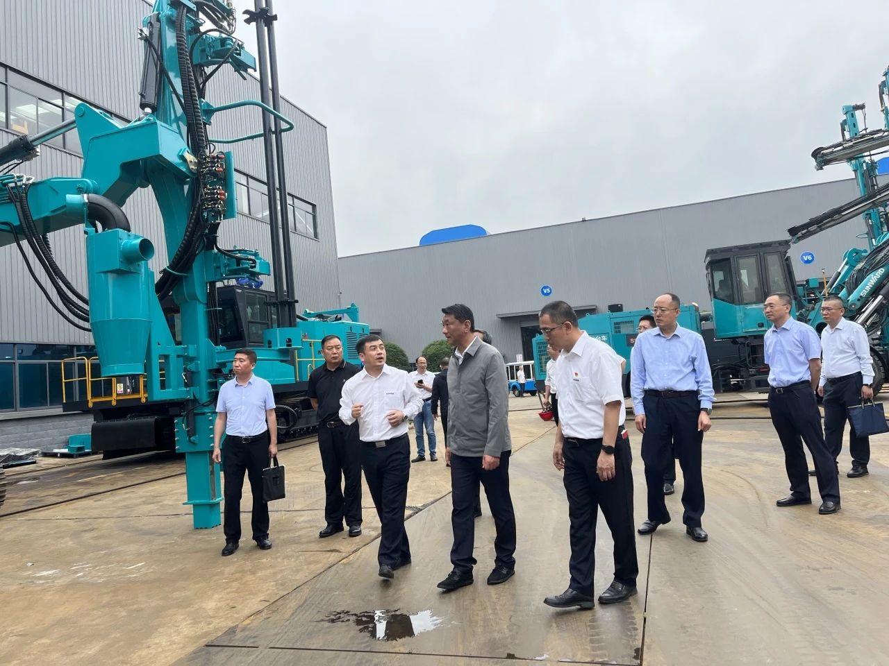 中煤平朔黨委書記、董事長陳建一行調研山河智能