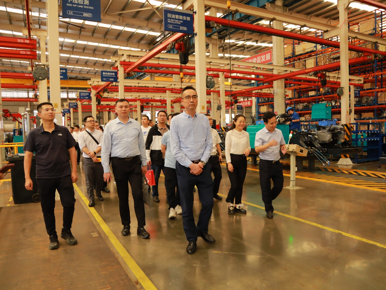 湘潭市工信局帶隊蒞臨山河智能開展智能制造現場觀摩交流活動