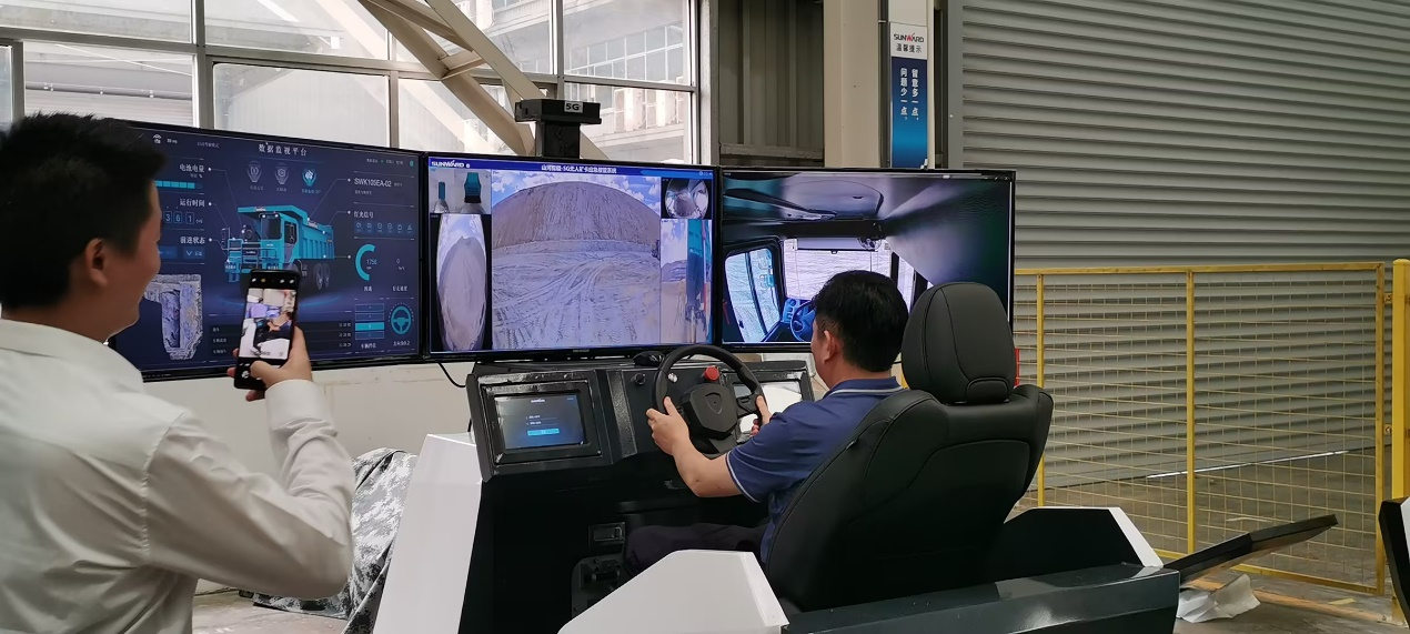 湘潭市工信局帶隊蒞臨山河智能開展智能制造現場觀摩交流活動