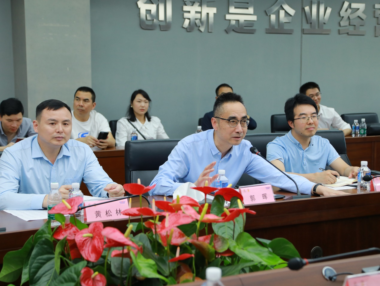 湘潭市工信局帶隊蒞臨山河智能開展智能制造現場觀摩交流活動