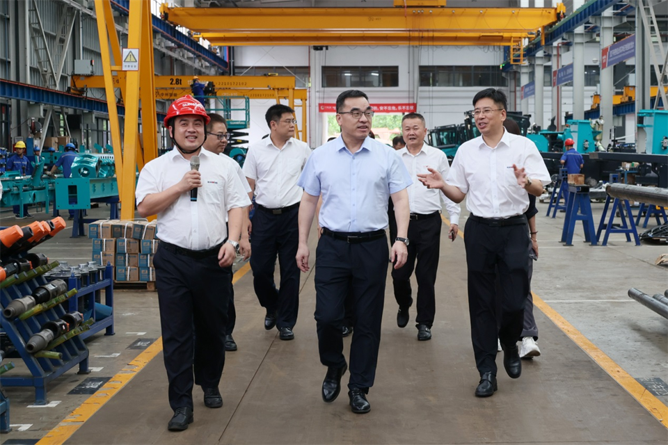 廣州工控集團總經理王福鑄調研山河智能生產經營工作