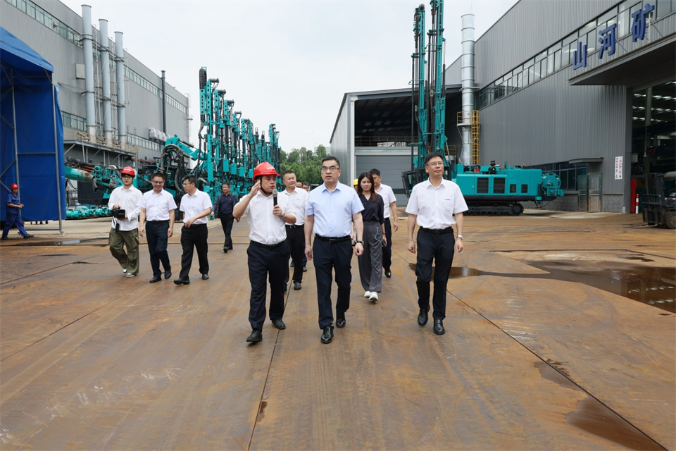 廣州工控集團總經理王福鑄調研山河智能生產經營工作