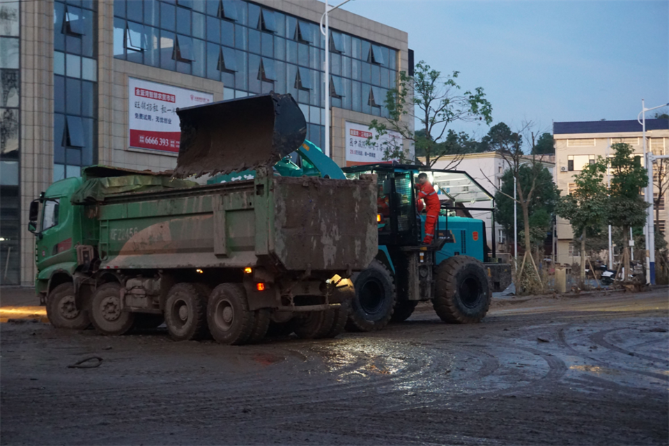 馳援湖南平江抗洪搶險，共克時艱顯擔當