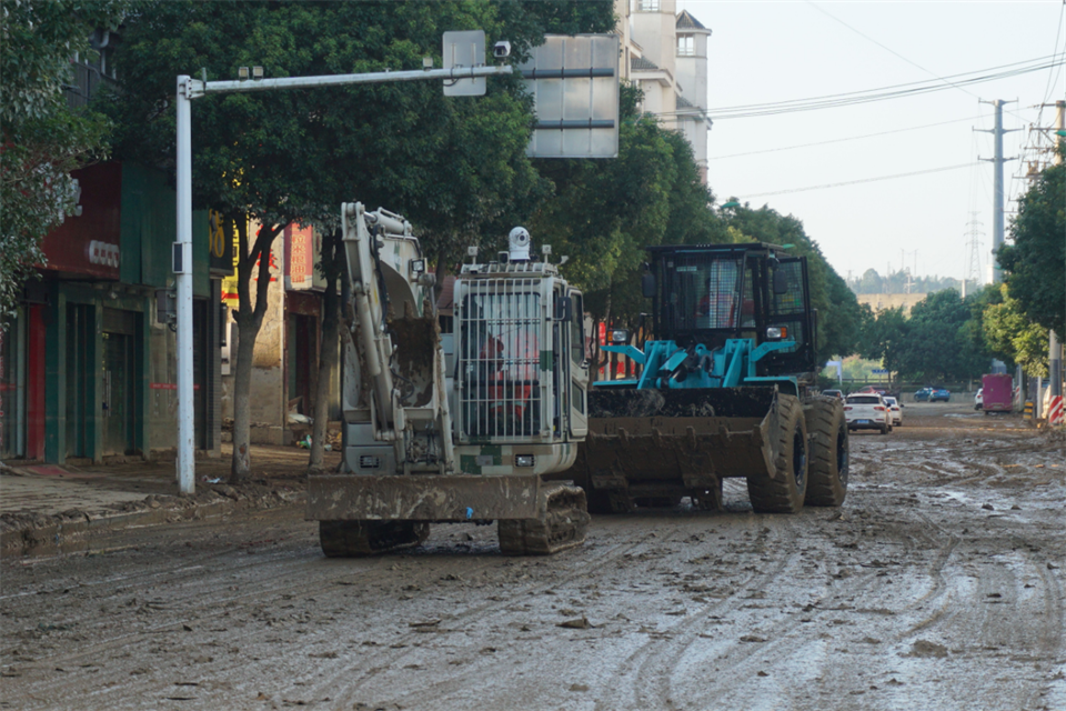 馳援湖南平江抗洪搶險，共克時艱顯擔當