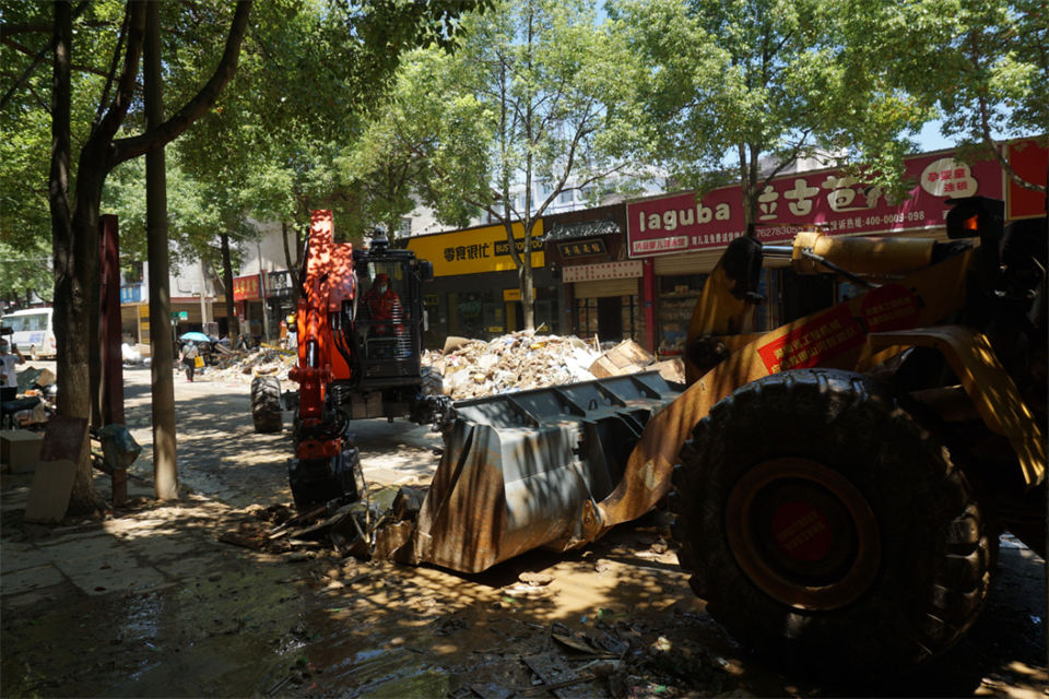 馳援湖南平江抗洪搶險，共克時艱顯擔當