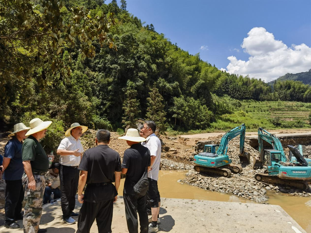 山河智能趕赴資興，共筑抗災搶險防線