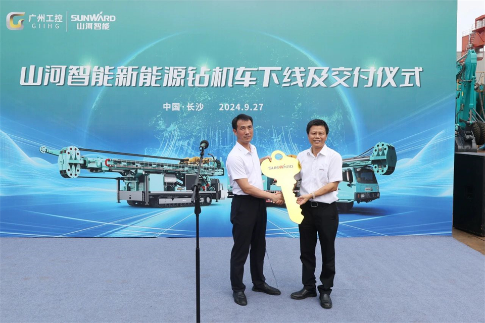 引領綠色科技新篇章！山河智能新能源鉆機成功交付