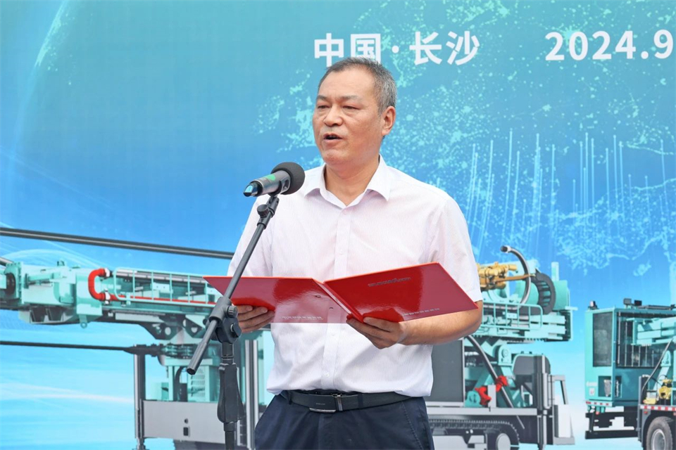 引領綠色科技新篇章！山河智能新能源鉆機成功交付