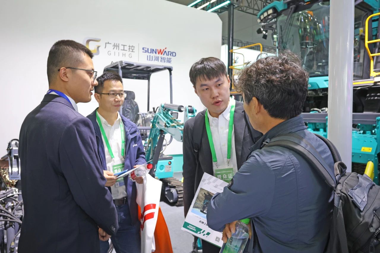 聚焦智能化、無人化！山河智能攜多款產品亮相2024中國國際農業機械展