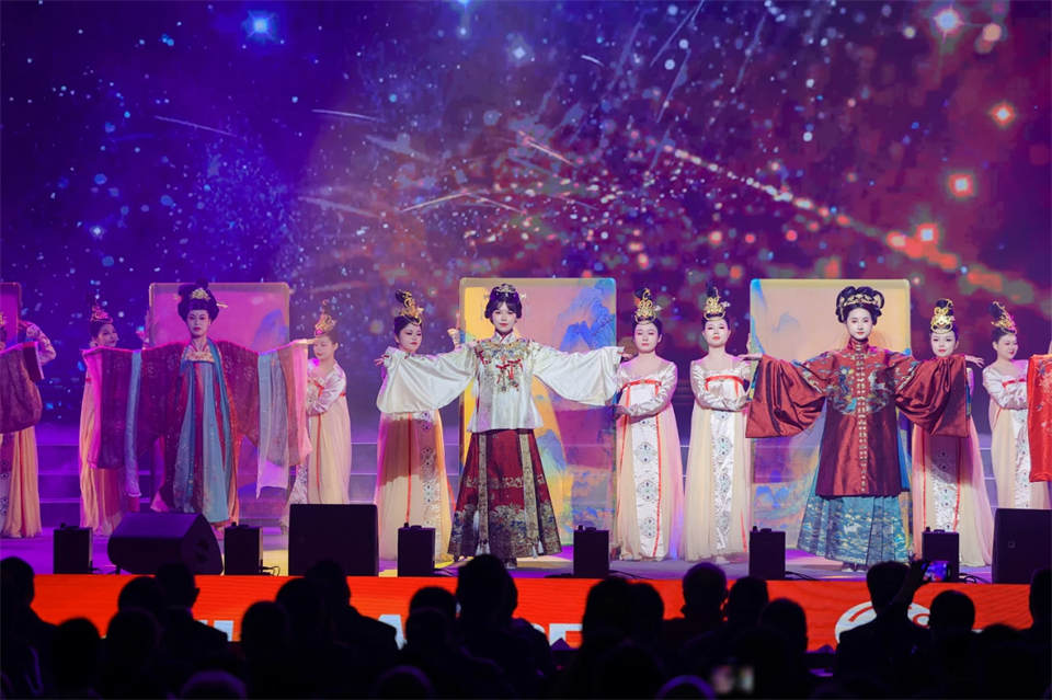 創新引領價值 理想成就未來——慶祝山河智能成立25周年表彰大會暨文藝晚會隆重舉行