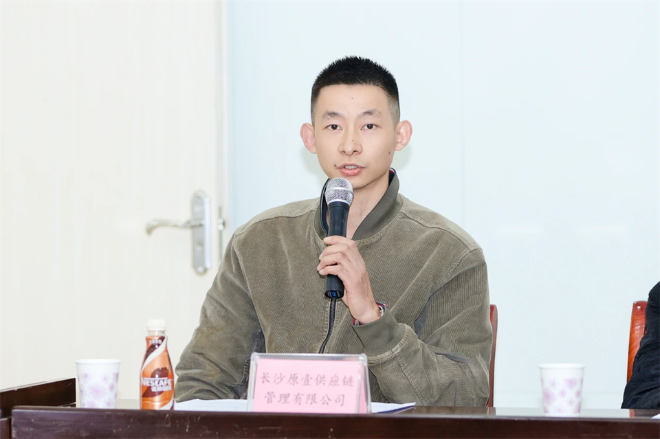 長龍街道、山河智能召開首屆年貨盛惠暨送春聯文化惠民活動工作會議