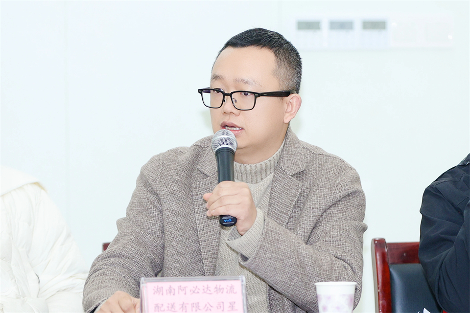 長龍街道、山河智能召開首屆年貨盛惠暨送春聯文化惠民活動工作會議