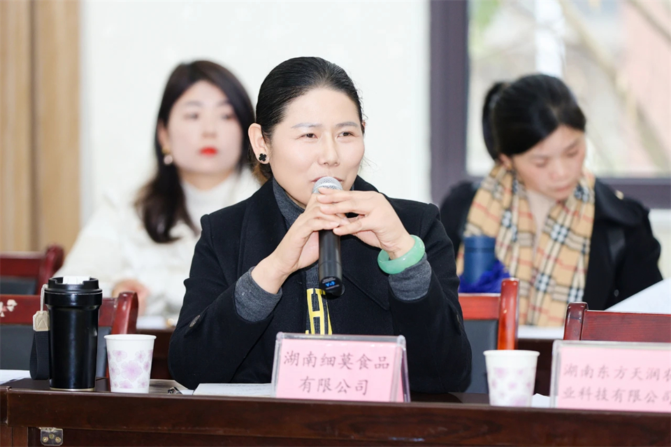 長龍街道、山河智能召開首屆年貨盛惠暨送春聯文化惠民活動工作會議