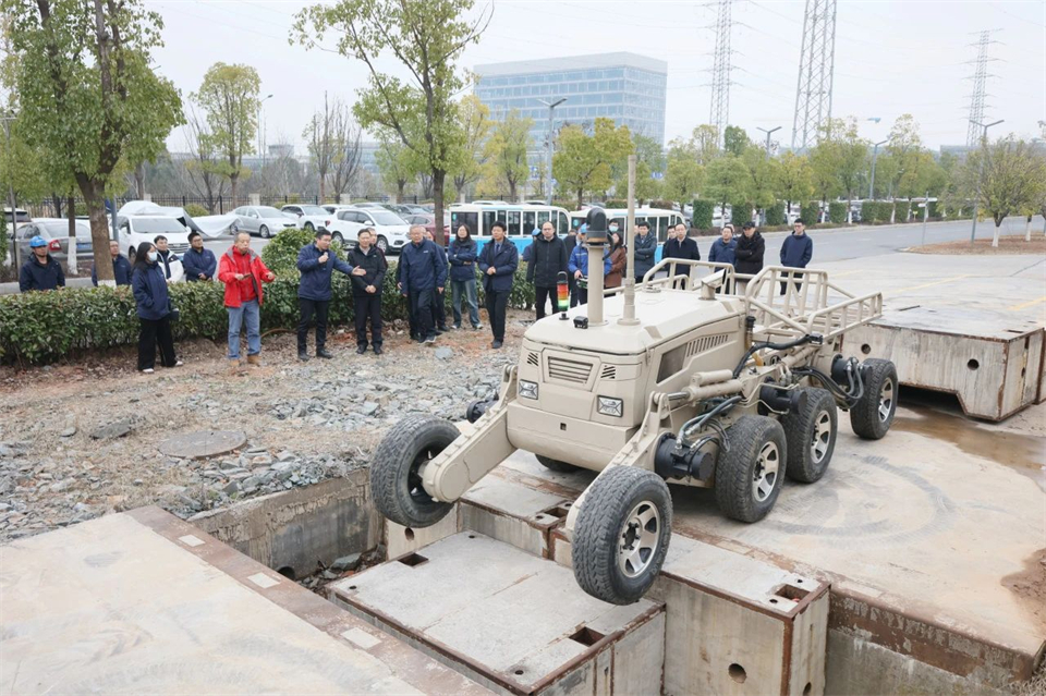 山河特裝“復雜環境智能化應急救援裝備關鍵技術及應用”項目順利通過成果評價