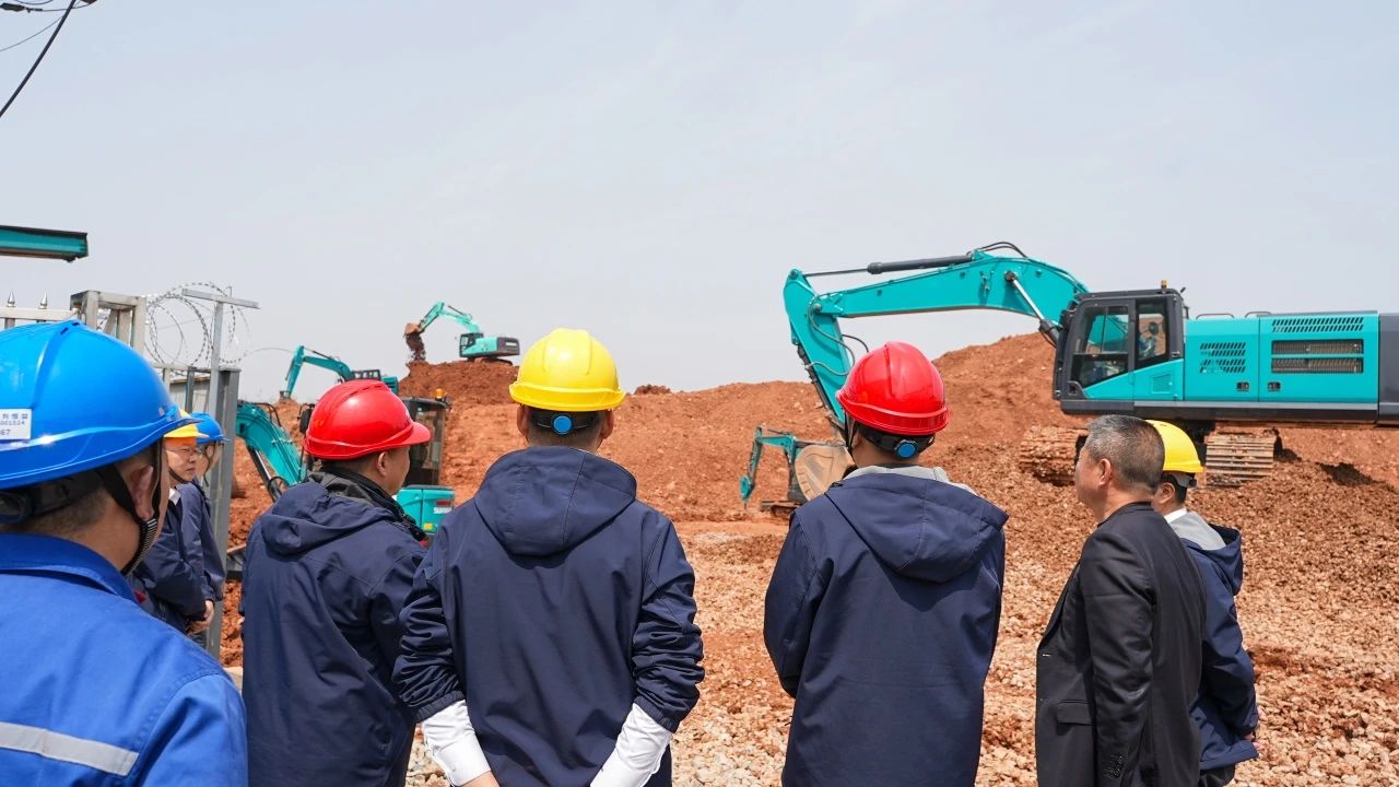 聚焦市場需求，山河智能三款精品工程液壓挖掘機成功下線