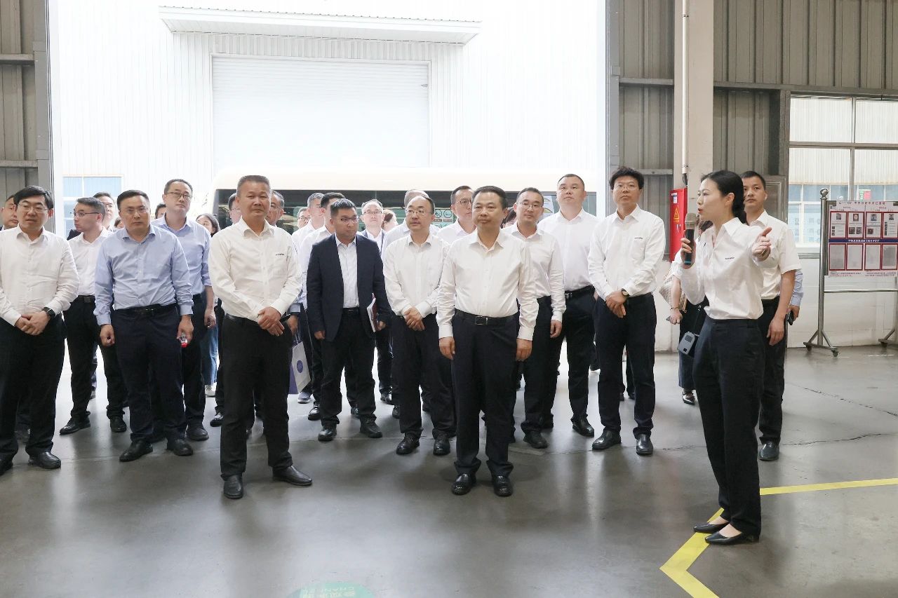 天能控股集團黨委書記、董事長張天任率隊到訪山河智能