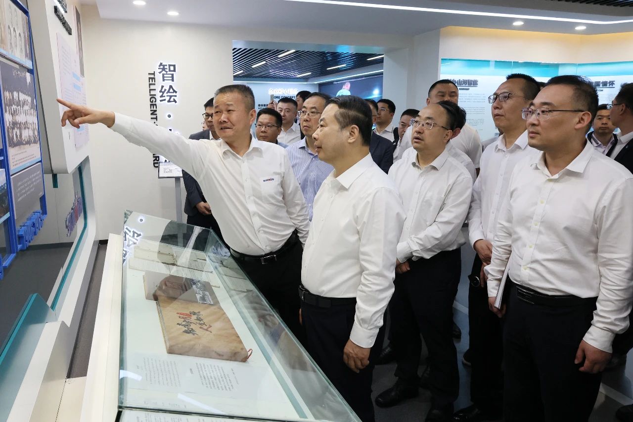 天能控股集團黨委書記、董事長張天任率隊到訪山河智能
