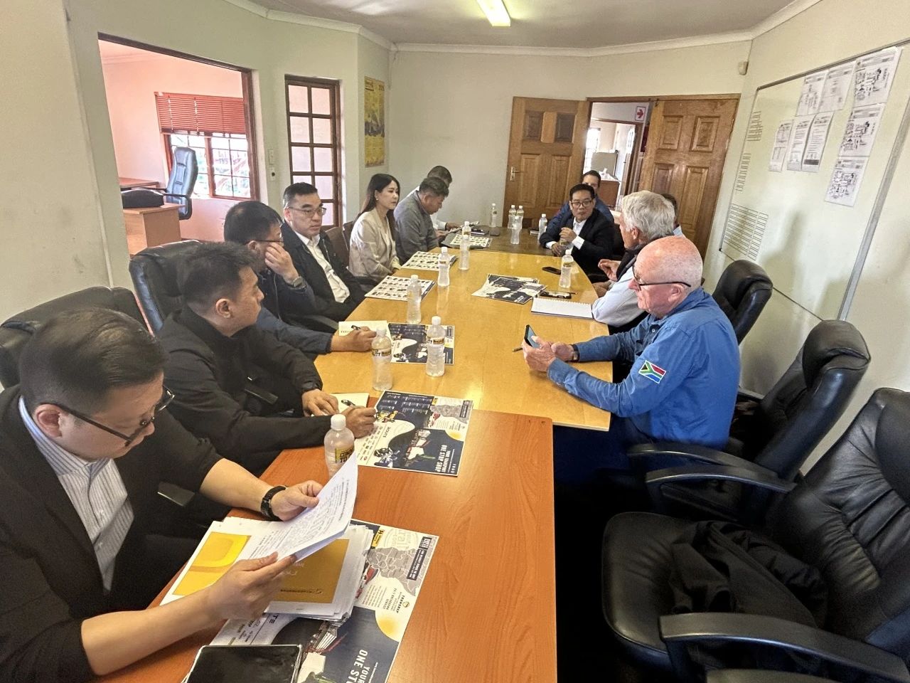 廣州工控集團總經理王福鑄率隊考察山河智能南非子公司