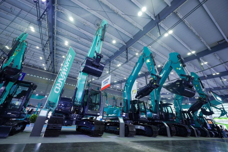 2025 CICEE | 從單一工具邁向多元化解決方案，山河智能呈現非凡挖掘機風采