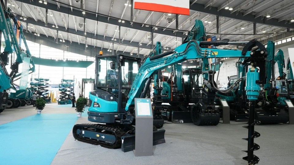 2025 CICEE | 從單一工具邁向多元化解決方案，山河智能呈現非凡挖掘機風采