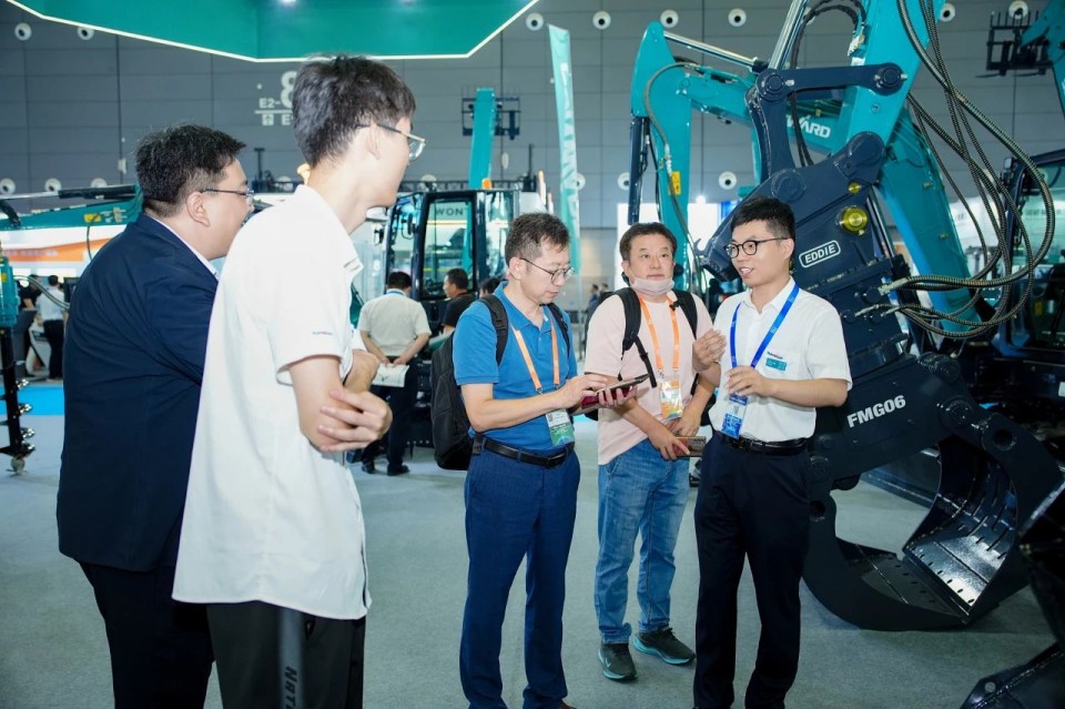 2025 CICEE | 從單一工具邁向多元化解決方案，山河智能呈現非凡挖掘機風采