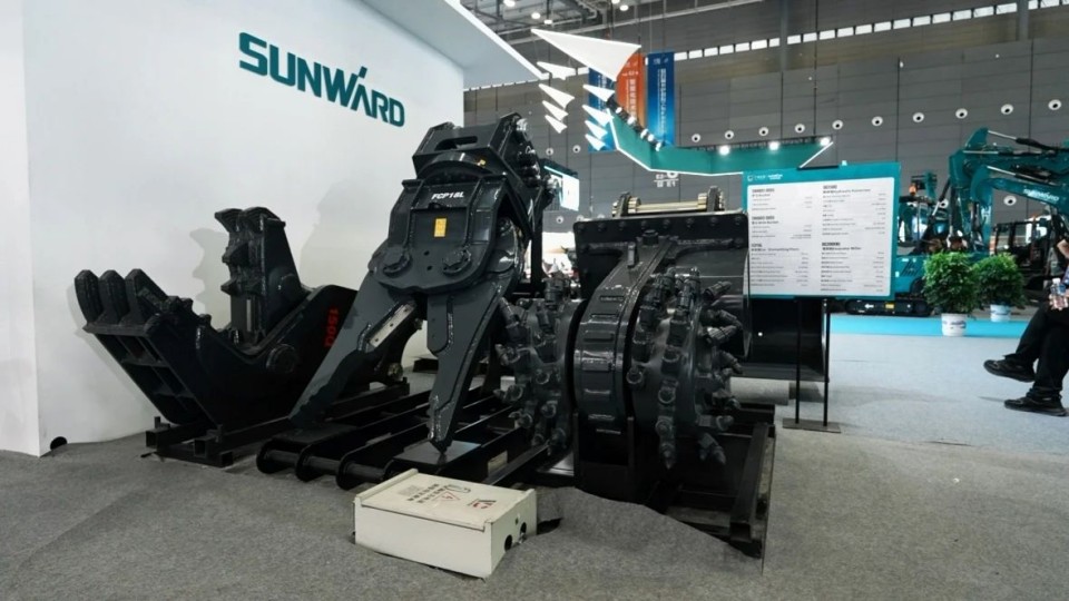 2025 CICEE | 從單一工具邁向多元化解決方案，山河智能呈現非凡挖掘機風采