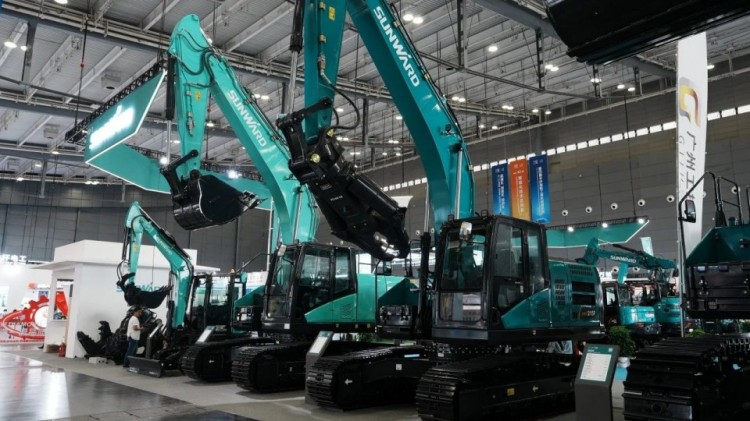 2025 CICEE | 打造極致精品化，山河智能挖掘機“圈粉”長沙展