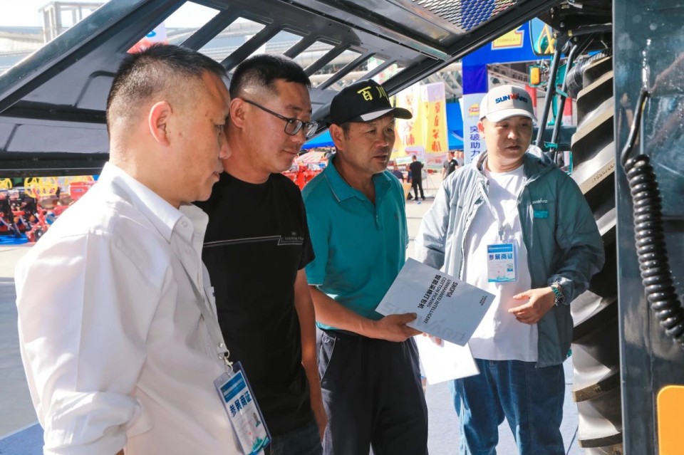 山河智能亮相2025新疆國際農業機械博覽會