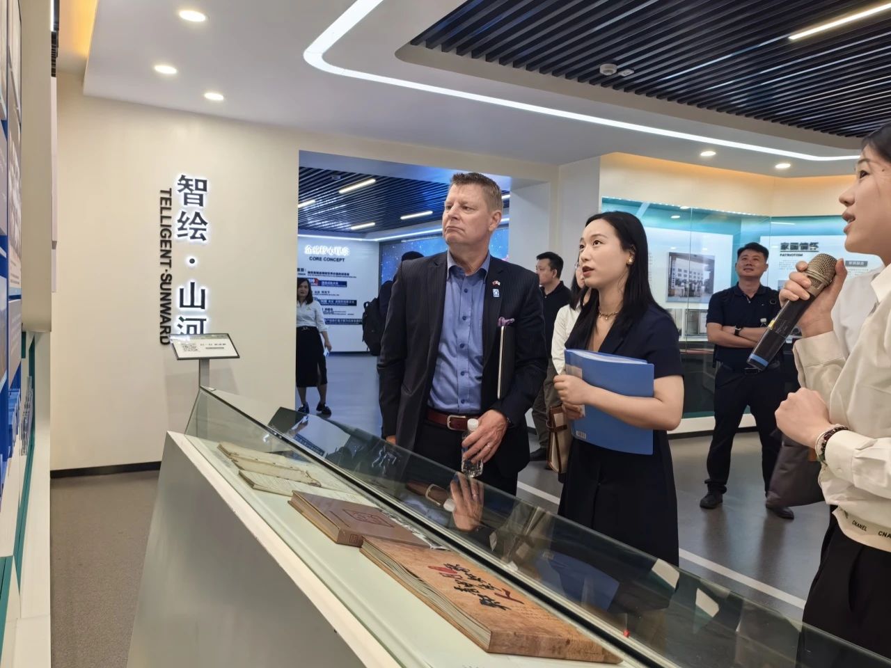 芬蘭駐華大使館商務參贊到訪山河智能