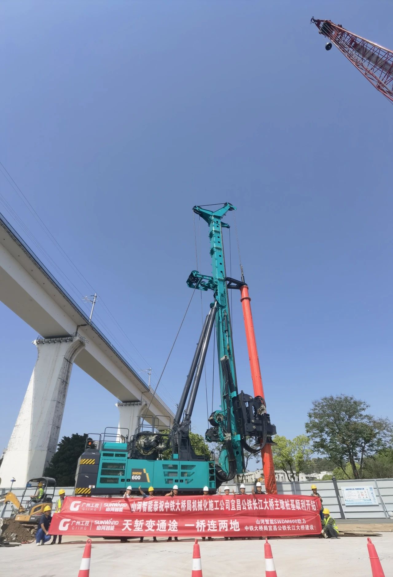 再戰“世界級工程”！山河智能旋挖鉆機助力宜昌長江公鐵大橋建設