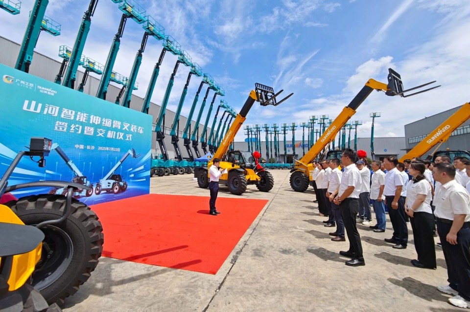 山河智能伸縮臂叉裝車批量交付，即將奔赴新一線