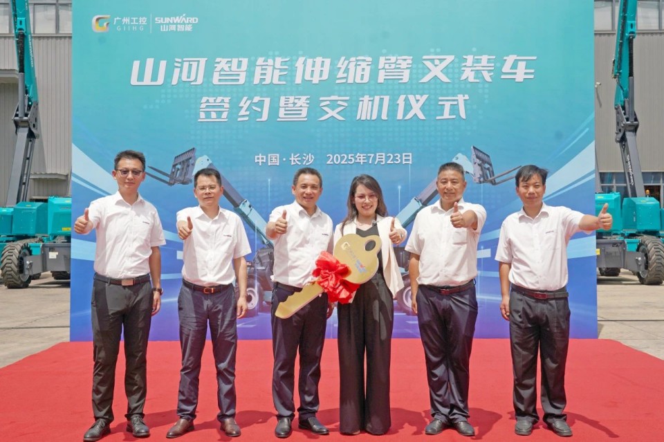山河智能伸縮臂叉裝車批量交付，即將奔赴新一線