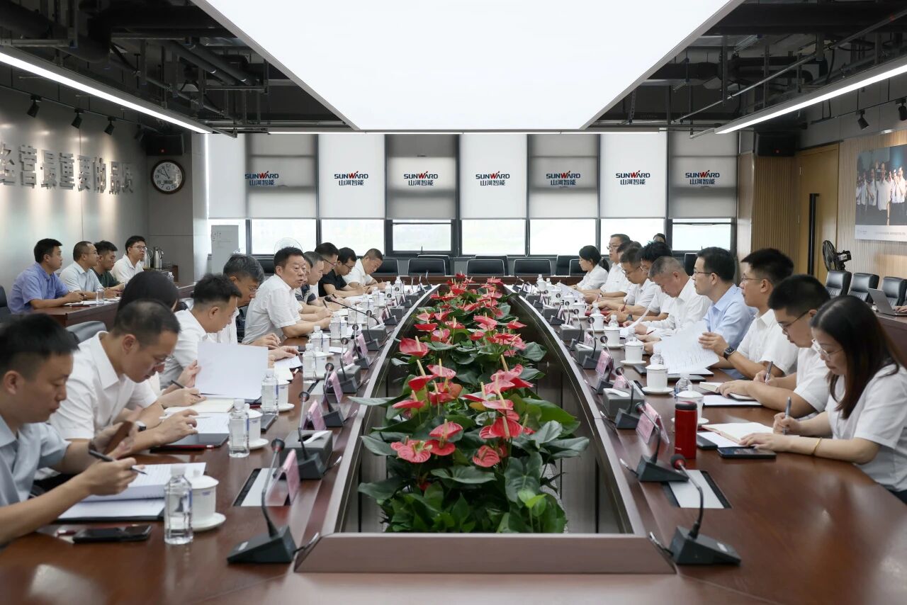 湖南省政協副主席、省工程機械產業鏈鏈長何寄華調研山河智能