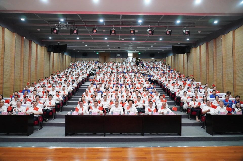 山河智能組織集中收看紀念中國人民抗日戰爭暨世界反法西斯戰爭勝利80周年大會