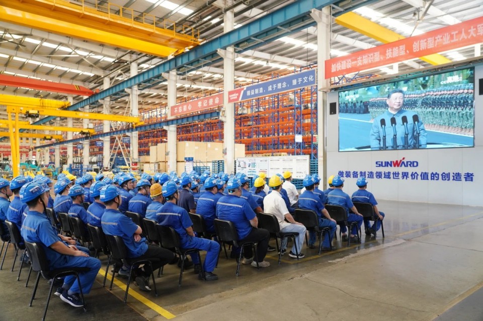 山河智能組織集中收看紀念中國人民抗日戰爭暨世界反法西斯戰爭勝利80周年大會