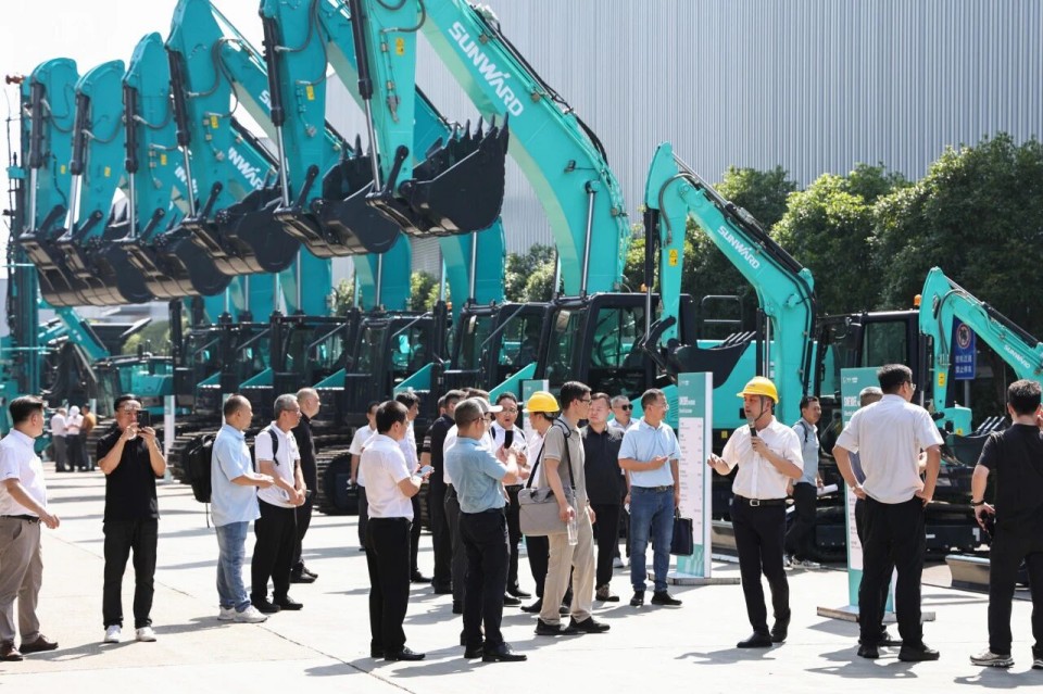 斜井開挖鉆護一體化裝備成功下線，實現地下工程裝備重大突破