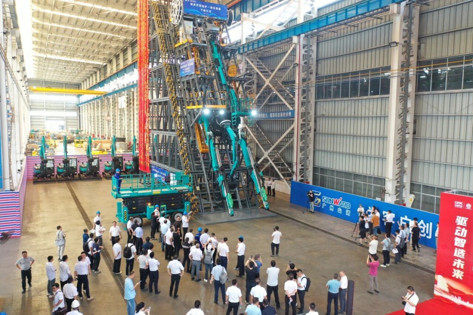 斜井開挖鉆護一體化裝備成功下線，實現地下工程裝備重大突破